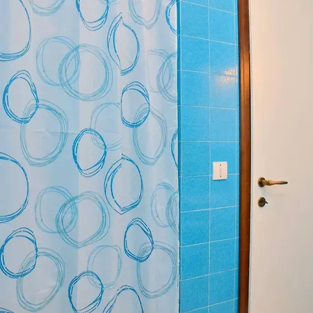 Cozy Two-room Flat 100mt From Апартаменты